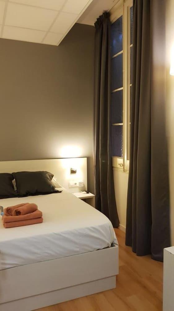Guest house Hostalin Gran Via 3*