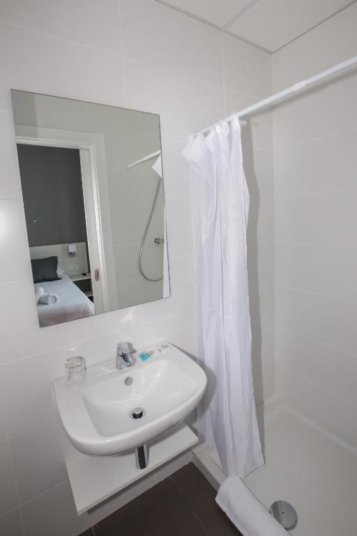 Hostalin Gran Via Guest house 3*